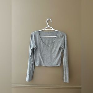 Hollister cropped v-neck